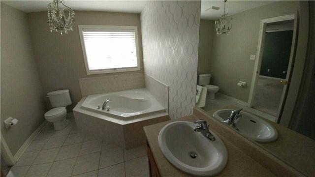 11 Marjoy Ave, House detached with 3 bedrooms, 3 bathrooms and 2 parking in Barrie ON | Image 5