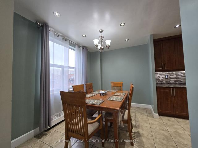 212 - 1055 A Forestwood Dr, Townhouse with 3 bedrooms, 2 bathrooms and 1 parking in Mississauga ON | Image 3