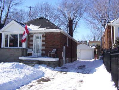 86 Queens Ave, House detached with 2 bedrooms, 3 bathrooms and 5 parking in Toronto ON | Image 2