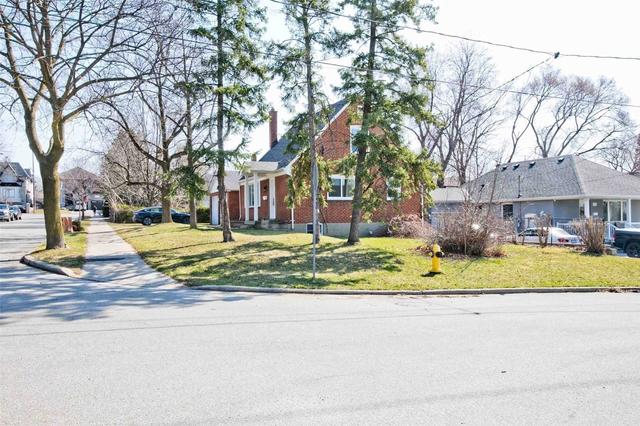 11 Harrow Dr, House detached with 3 bedrooms, 2 bathrooms and 4 parking in Toronto ON | Image 18
