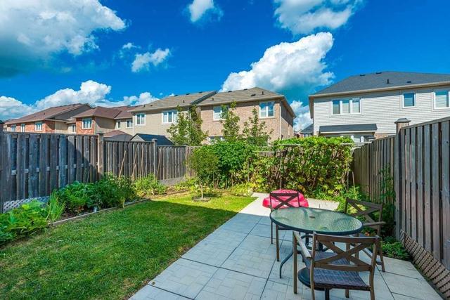 14 Gladys Clarkson Dr, House attached with 3 bedrooms, 3 bathrooms and 3 parking in Whitchurch Stouffville ON | Image 2