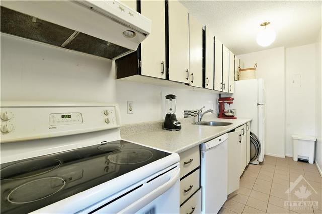 2707 - 1785 Frobisher Lane, Condo with 2 bedrooms, 1 bathrooms and 1 parking in Ottawa ON | Image 9
