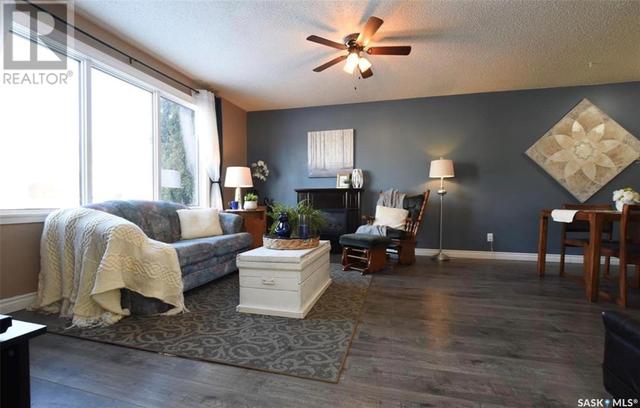 1121 Hochelaga Street W, House semidetached with 3 bedrooms, 2 bathrooms and null parking in Moose Jaw SK | Image 5