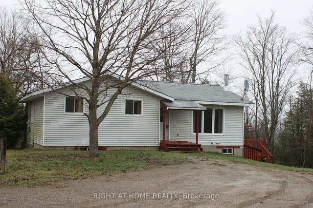 1767 Ridge Rd W, House detached with 2 bedrooms, 1 bathrooms and 10 parking in Wollaston ON | Image 1