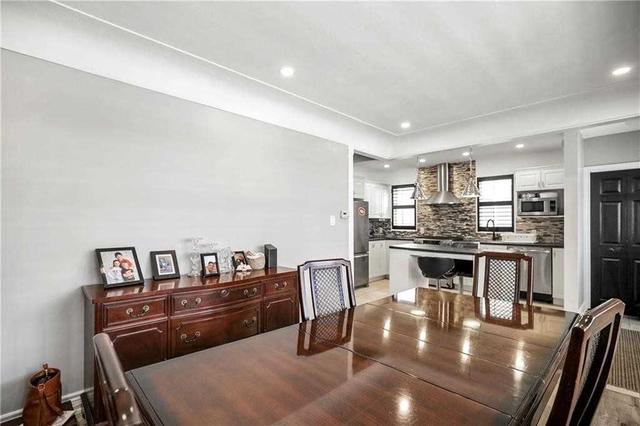 53 East 35th St, House detached with 3 bedrooms, 2 bathrooms and 3 parking in Hamilton ON | Image 3