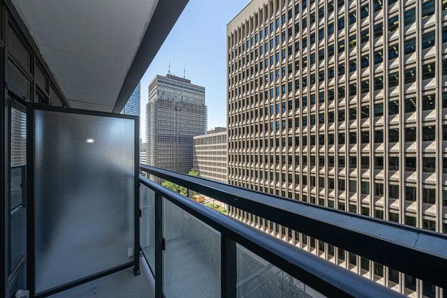 1013 - 955 Bay St, Condo with 1 bedrooms, 1 bathrooms and 0 parking in Toronto ON | Image 4