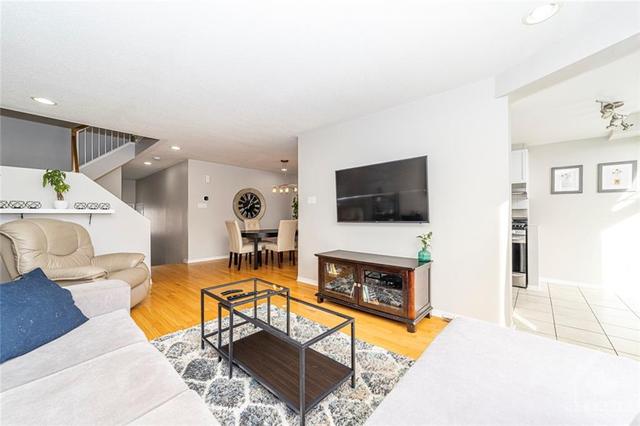2081 Liska Street, Townhouse with 3 bedrooms, 3 bathrooms and 3 parking in Ottawa ON | Image 12