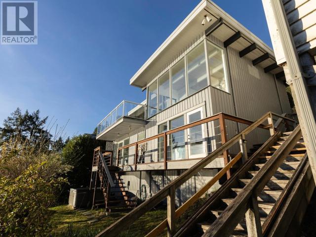 362 Avalon Drive, House detached with 4 bedrooms, 3 bathrooms and 2 parking in Gibsons BC | Image 36