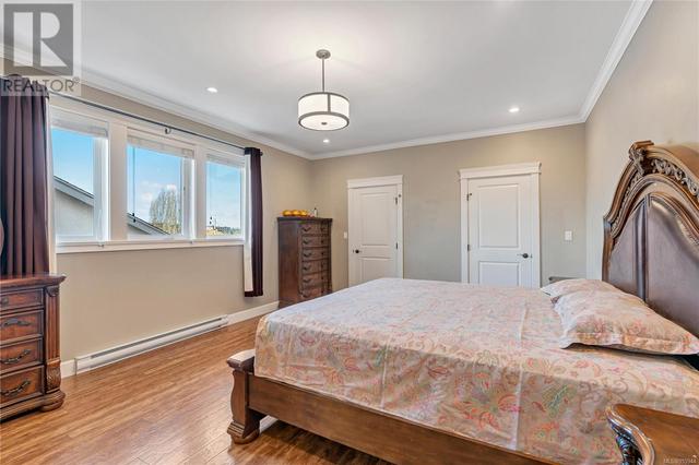 157 Maddock Ave W, House detached with 5 bedrooms, 4 bathrooms and 4 parking in Saanich BC | Image 13