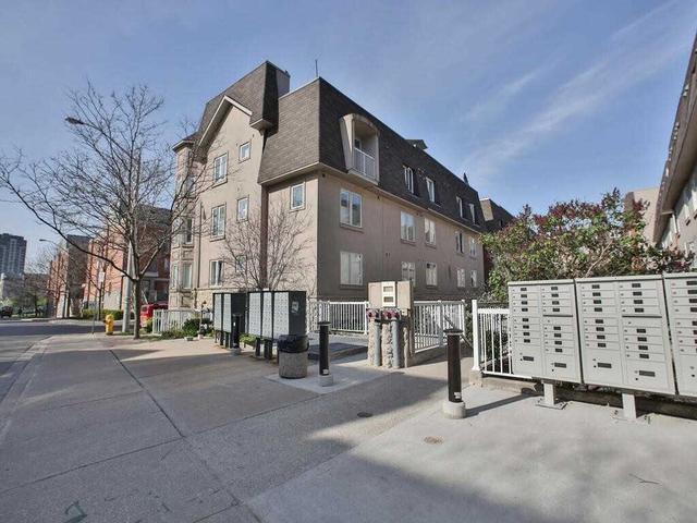 2 - 10 Turntable Cres, Townhouse with 3 bedrooms, 2 bathrooms and 1 parking in Toronto ON | Image 26