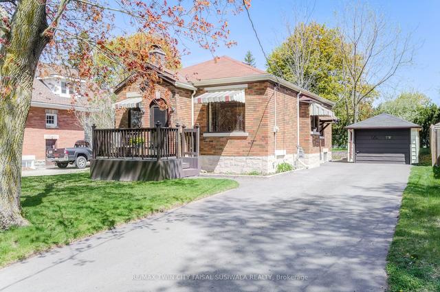 101 Hungerford Rd, House detached with 2 bedrooms, 1 bathrooms and 4 parking in Cambridge ON | Image 1