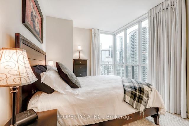 1602 - 218 Queens Quay Way, Condo with 2 bedrooms, 2 bathrooms and 1 parking in Toronto ON | Image 16
