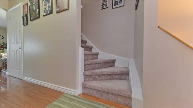 52 Carleton Pl, Townhouse with 3 bedrooms, 2 bathrooms and 2 parking in Brampton ON | Image 4