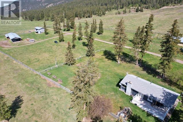 855 Vanderburgh Road, House detached with 4 bedrooms, 2 bathrooms and null parking in Cariboo E BC | Image 3