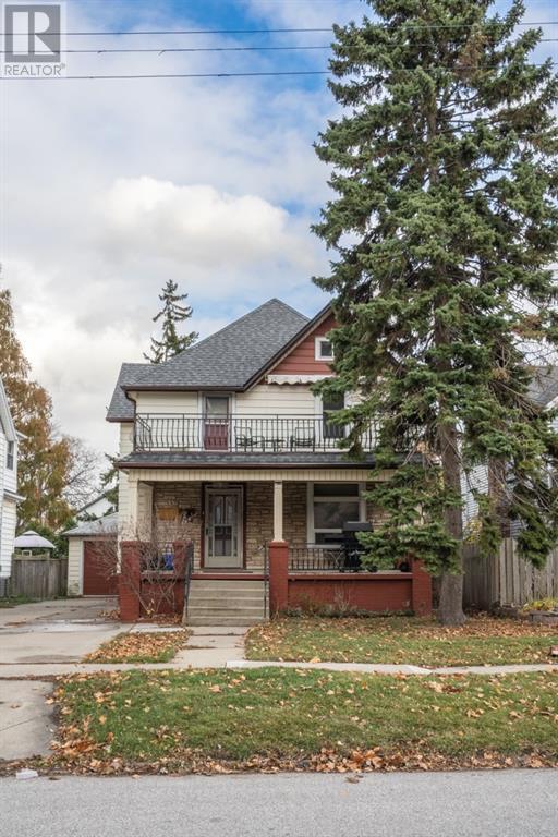 134 College Avenue South, House detached with 2 bedrooms, 2 bathrooms and null parking in Sarnia ON | Card Image