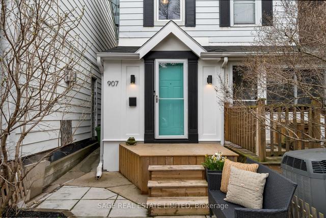 907 Palmerston Ave, House semidetached with 2 bedrooms, 2 bathrooms and 1 parking in Toronto ON | Image 12