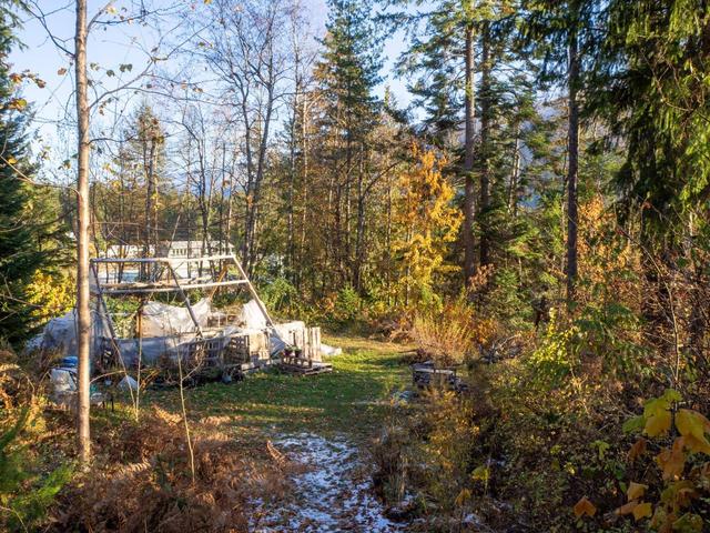 4614 Starlight Rd, House detached with 4 bedrooms, 2 bathrooms and null parking in Central Kootenay F BC | Image 4