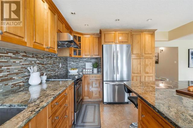 3104 Austin Ave, House detached with 3 bedrooms, 2 bathrooms and 4 parking in Saanich BC | Image 17
