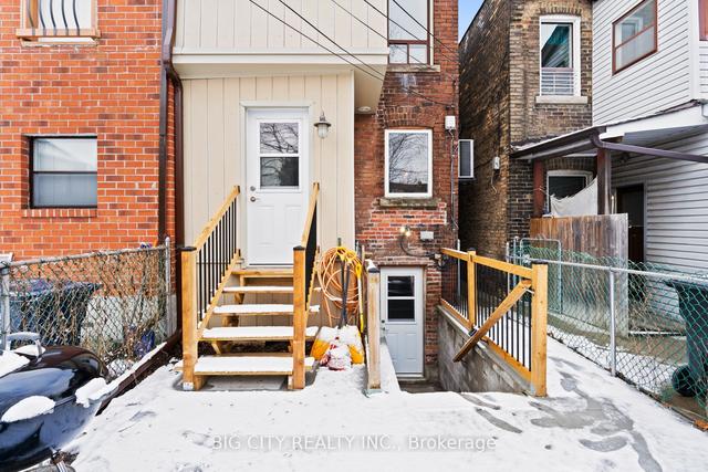 upper - 861a Dovercourt Rd, House semidetached with 4 bedrooms, 2 bathrooms and 0 parking in Toronto ON | Image 32