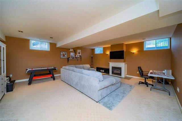 7967 Oakridge Dr, House detached with 3 bedrooms, 3 bathrooms and 8 parking in Niagara Falls ON | Image 6
