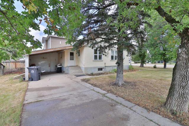 306 n 100 E, House detached with 5 bedrooms, 1 bathrooms and 4 parking in Raymond AB | Image 8