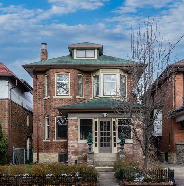 132 Colbeck St, House detached with 4 bedrooms, 3 bathrooms and 1 parking in Toronto ON | Image 1