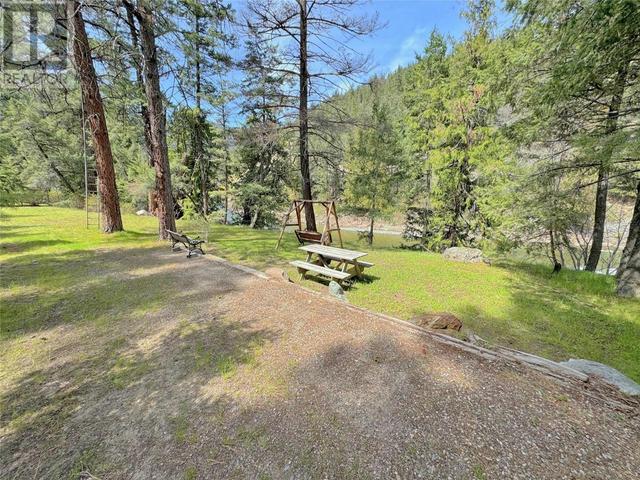 2446 Hwy 3, House other with 2 bedrooms, 2 bathrooms and null parking in Central Kootenay B BC | Image 33