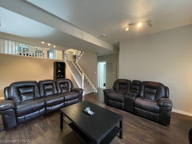 8239 Harvest Crescent, House detached with 6 bedrooms, 2 bathrooms and 3 parking in Niagara Falls ON | Image 27