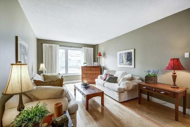 29 Valley Cres, House detached with 4 bedrooms, 3 bathrooms and 4 parking in Aurora ON | Image 38