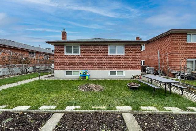 73 Blacksmith Cres, House detached with 3 bedrooms, 2 bathrooms and 4 parking in Toronto ON | Image 31