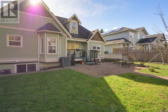 1718 Midgard Ave, House detached with 5 bedrooms, 3 bathrooms and 3 parking in Saanich BC | Image 48