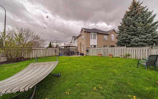 35 Creekwood Cres, House attached with 3 bedrooms, 3 bathrooms and 5 parking in Whitby ON | Image 17