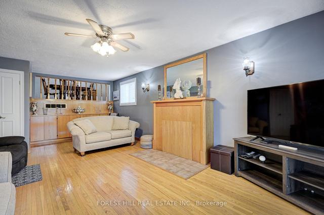 15 Kinnie Crt, House detached with 4 bedrooms, 2 bathrooms and 3 parking in Toronto ON | Image 6