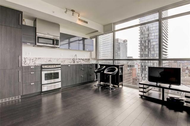 1704 - 290 Adelaide St W, Condo with 2 bedrooms, 1 bathrooms and 1 parking in Toronto ON | Image 5