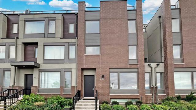 223 Downsview Park Blvd, House attached with 4 bedrooms, 4 bathrooms and 2 parking in Toronto ON | Image 12