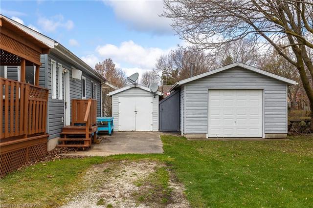 405 7th Avenue E, House detached with 2 bedrooms, 1 bathrooms and 6 parking in Owen Sound ON | Image 32