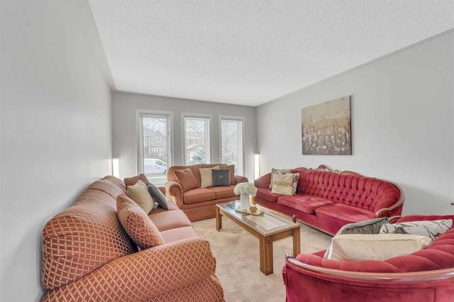 85 Cityview Circ, House detached with 2 bedrooms, 4 bathrooms and 4 parking in Barrie ON | Image 3