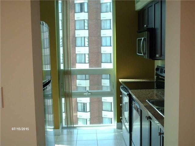 1108 - 208 Enfield Pl, Condo with 2 bedrooms, 2 bathrooms and 1 parking in Mississauga ON | Image 3