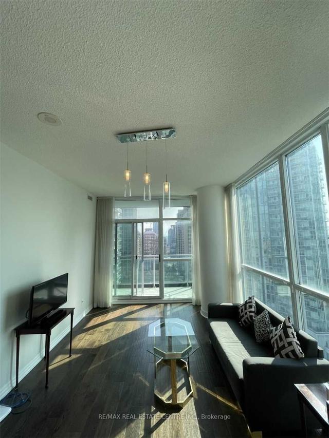 2209 - 223 Webb Dr, Condo with 2 bedrooms, 2 bathrooms and 1 parking in Mississauga ON | Image 1