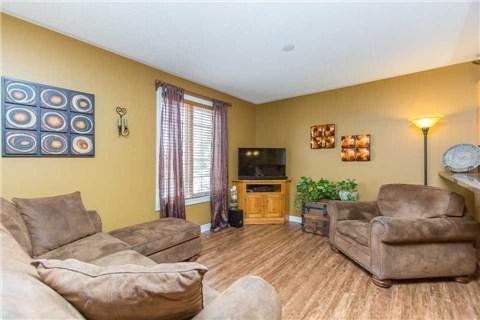 64 Logan Crt, House semidetached with 2 bedrooms, 1 bathrooms and 2 parking in Barrie ON | Image 2