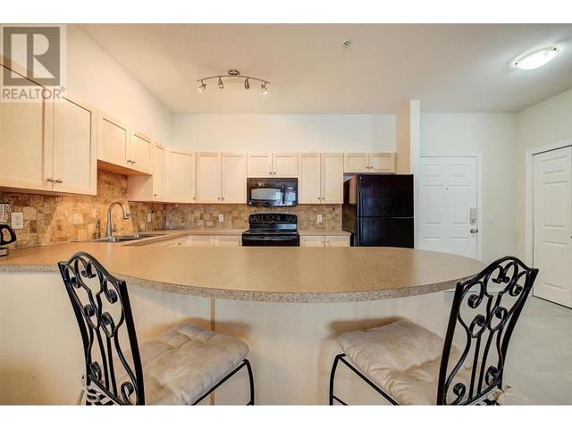 1416 - 1875 Country Club Drive, Condo with 2 bedrooms, 2 bathrooms and 2 parking in Kelowna BC | Image 10