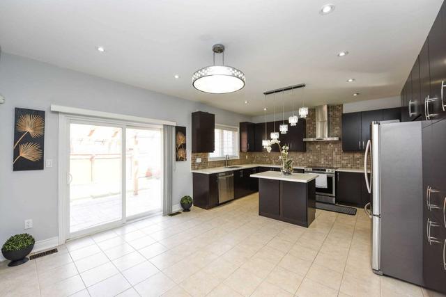 upper - 49 Riseborough Dr, House detached with 5 bedrooms, 3 bathrooms and 3 parking in Brampton ON | Image 5