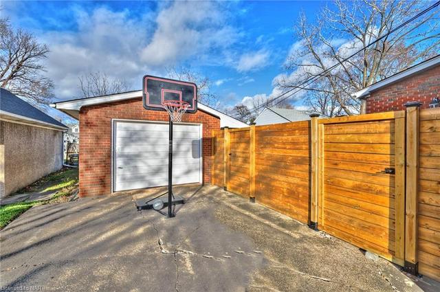 21 Meadowvale Drive, House detached with 4 bedrooms, 2 bathrooms and 6 parking in St. Catharines ON | Image 35