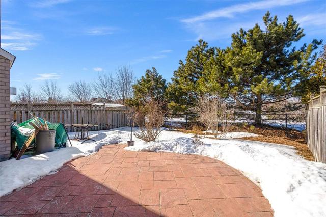 8 Bonistel Cres, House detached with 2 bedrooms, 3 bathrooms and 6 parking in Brampton ON | Image 13