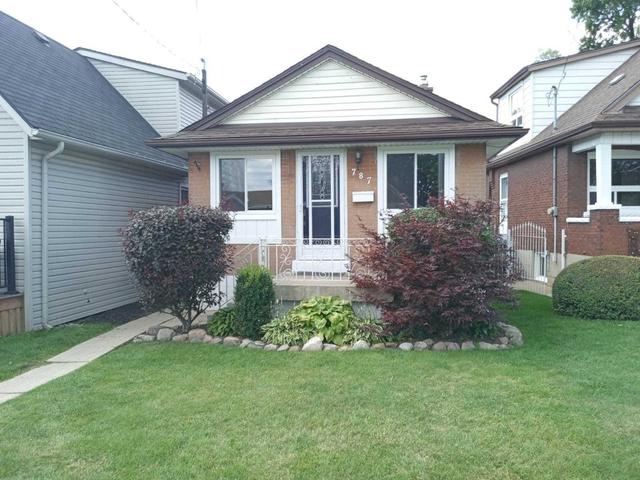 787 Knox Ave, House detached with 2 bedrooms, 1 bathrooms and 0 parking in Hamilton ON | Image 3