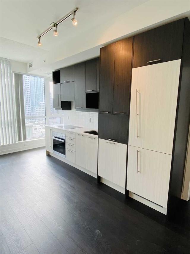 1405 - 30 Nelson St, Condo with 1 bedrooms, 1 bathrooms and 0 parking in Toronto ON | Image 4