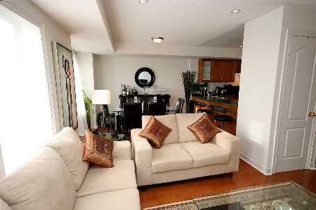 282 - 306 John St, Townhouse with 2 bedrooms, 2 bathrooms and 1 parking in Markham ON | Image 3