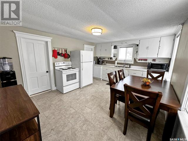 259 7th Avenue Nw, House detached with 4 bedrooms, 1 bathrooms and null parking in Swift Current SK | Image 4