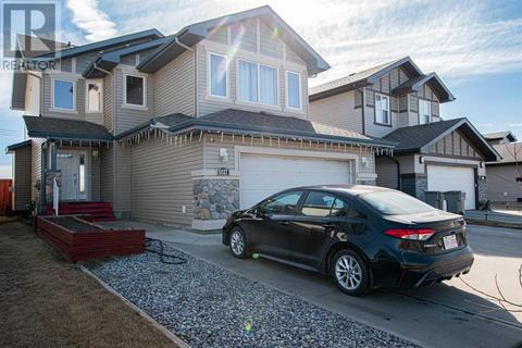 8817 88 Street, House detached with 4 bedrooms, 3 bathrooms and 5 parking in Grande Prairie AB | Card Image