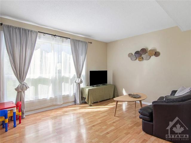 1965 Greenway Park Lane, Townhouse with 3 bedrooms, 2 bathrooms and 2 parking in Ottawa ON | Image 8